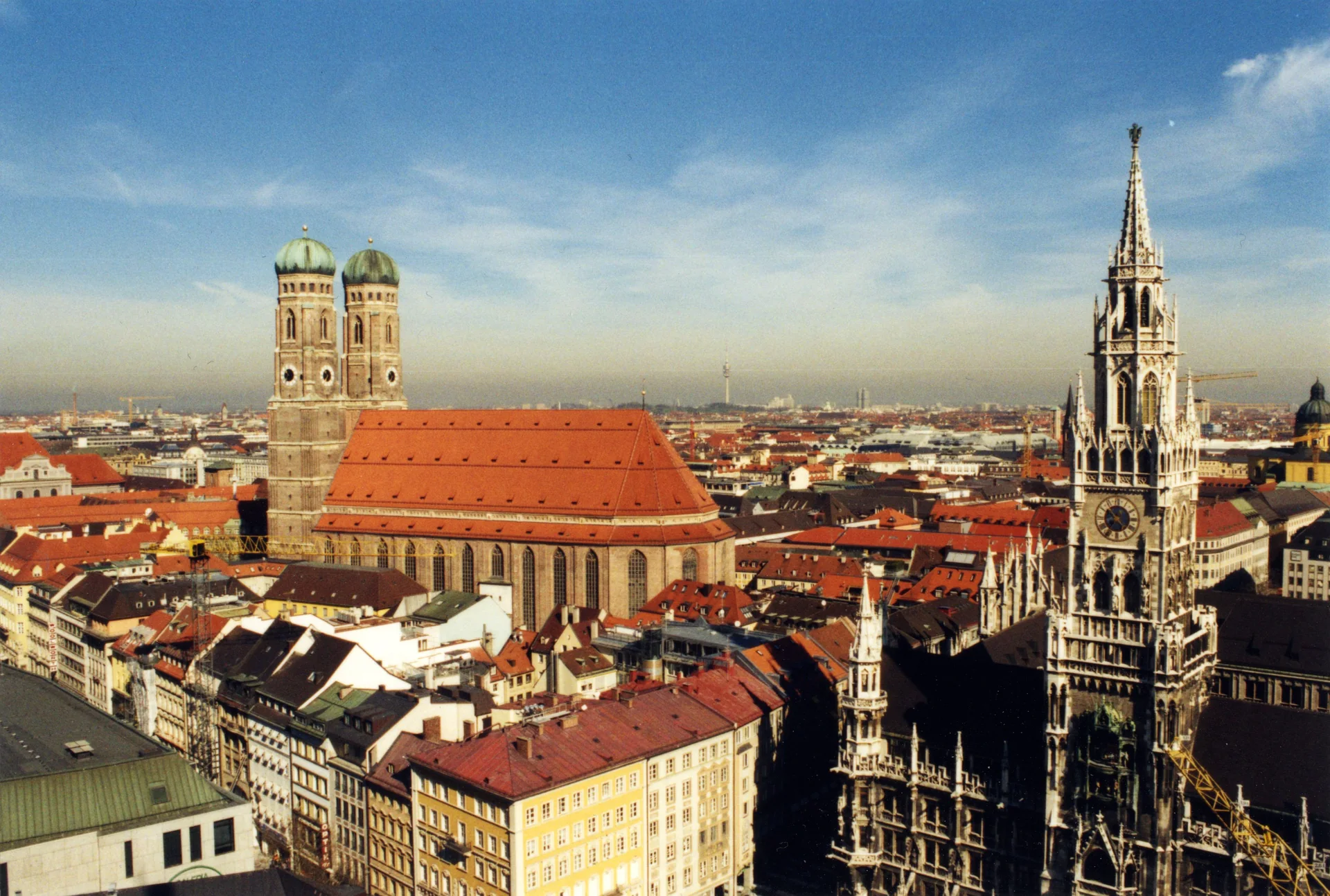 München Skyline mit Rathaus und Frauenkirche – Standort Senkan Webdesign
